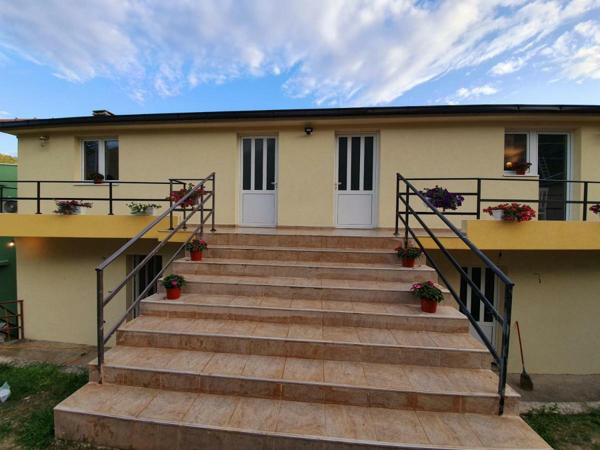 Apartments Kingfisher Virpazar Bagian luar foto