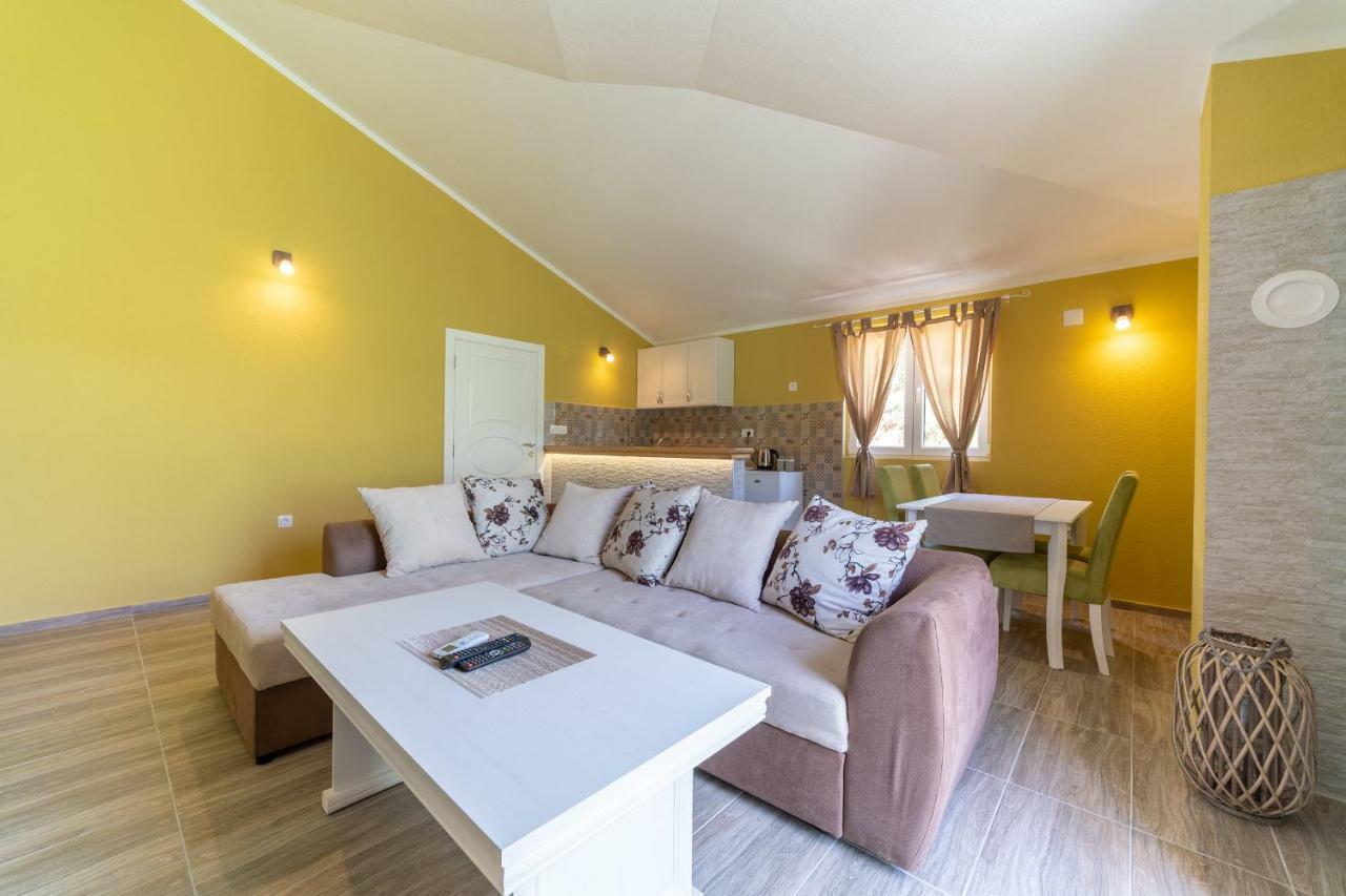 Apartments Kingfisher Virpazar Bagian luar foto