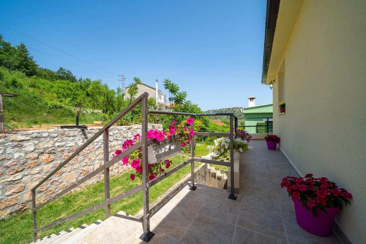 Apartments Kingfisher Virpazar Bagian luar foto