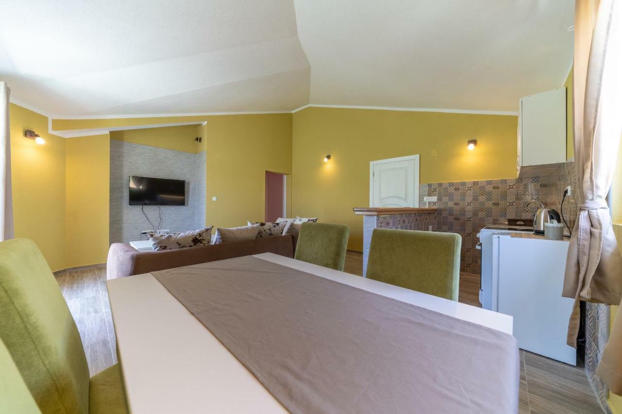Apartments Kingfisher Virpazar Bagian luar foto